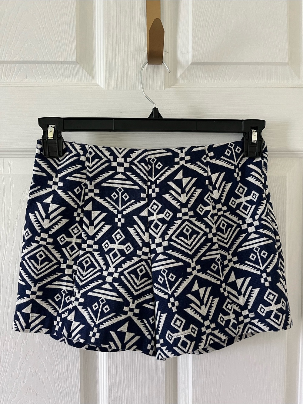 Gianni Bini Navy & White Geometric Print Shorts